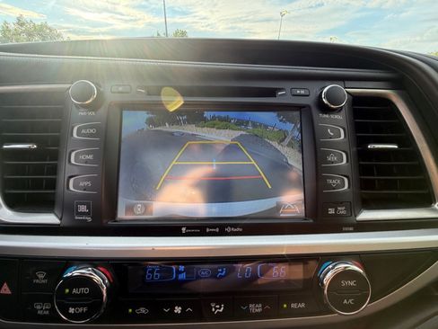 Used 2017 Toyota Highlander Limited Platinum AWD/4WD image 27