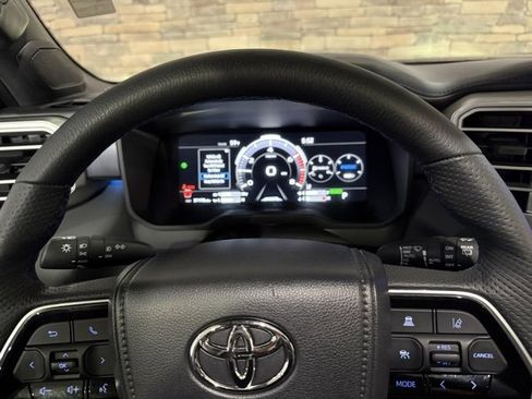 Used 2023 Toyota Sequoia Platinum image 19