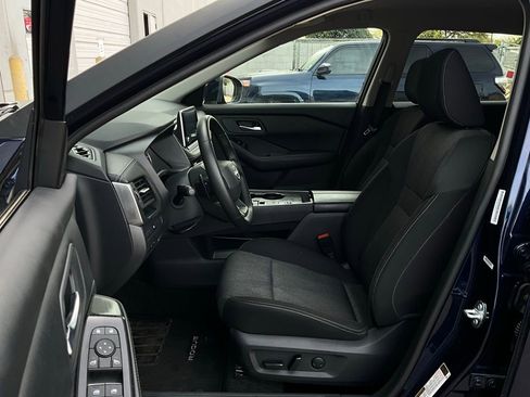 Used 2025 Nissan Rogue SV image 10