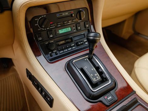 Used 1992 Jaguar XJ Vanden Plas image 5