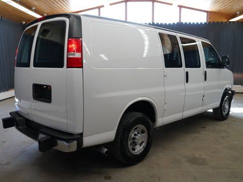 Used 2022 Chevrolet Express 2500 w/ Driver Convenience Package RWD image 7