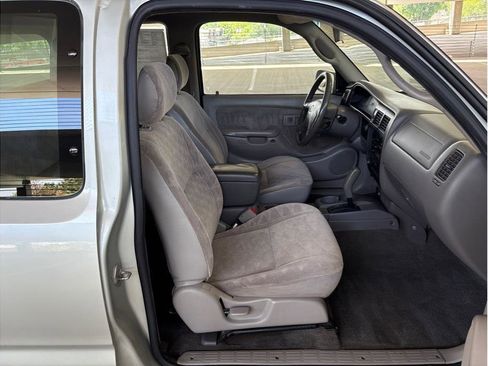 Used 2003 Toyota Tacoma 2WD Xtracab image 12