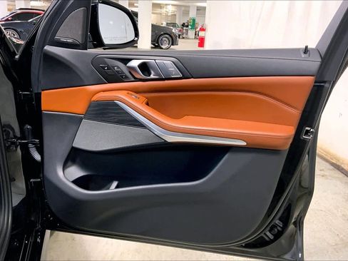 Used 2022 BMW X7 M50i image 22