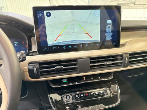 New 2026 Lincoln Corsair Premiere image 18