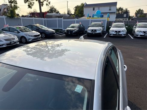 Used 2017 Chevrolet Cruze LT FWD image 12