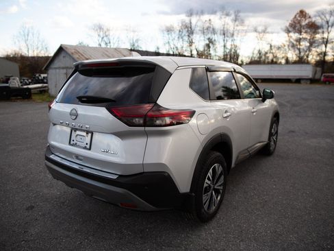 Used 2022 Nissan Rogue SV image 3