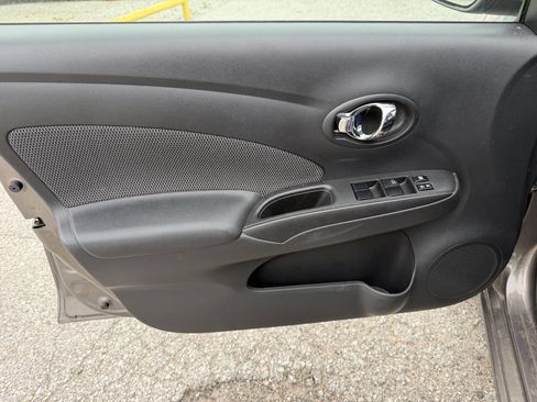 Used 2015 Nissan Versa FWD image 13