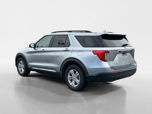 Used 2020 Ford Explorer XLT AWD/4WD image 3