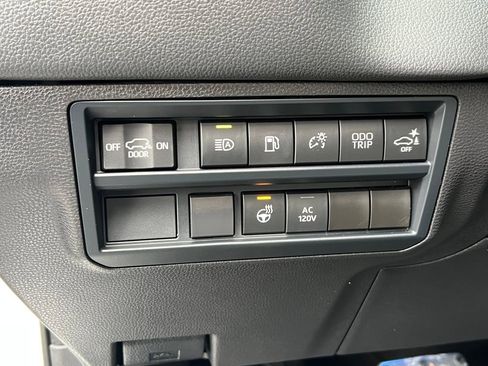 Used 2024 Toyota Sequoia Limited image 27