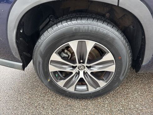 Used 2020 Toyota Highlander XLE image 37