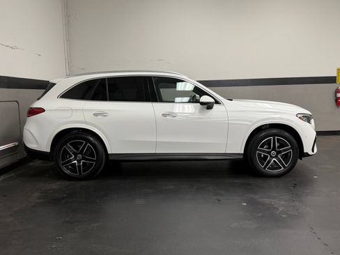 Used 2025 Mercedes-Benz GLC 350e 4MATIC image 5