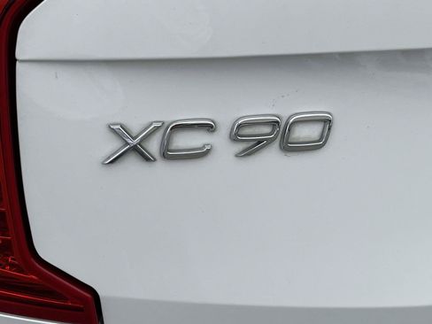 Certified 2023 Volvo XC90 B5 Plus w/ Protection Package AWD/4WD image 11
