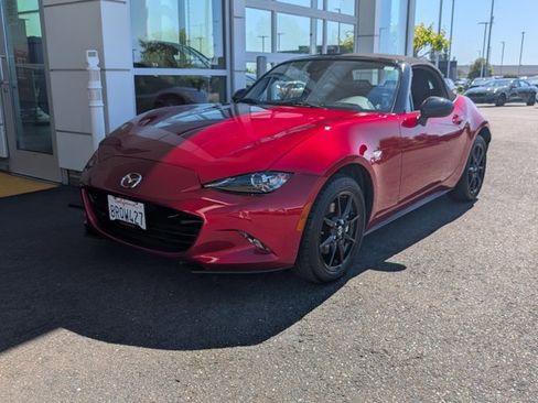 Used 2020 MAZDA MX-5 Miata Sport RWD image 4