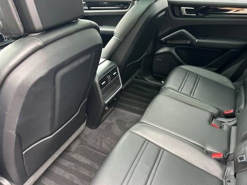 Used 2023 Porsche Cayenne AWD/4WD image 11