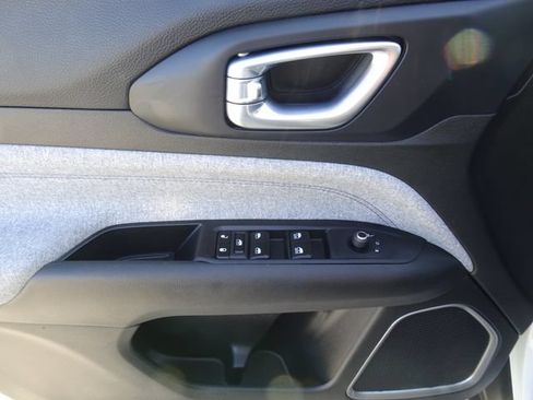 Used 2023 Jeep Compass Sport AWD/4WD image 8