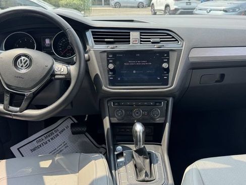 Used 2019 Volkswagen Tiguan SE w/ Panoramic Sunroof Package AWD/4WD image 18