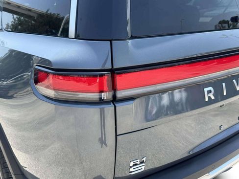 Used 2025 Rivian R1S Adventure AWD/4WD image 15