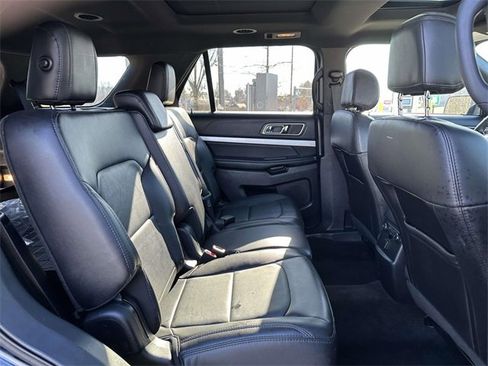 Used 2017 Ford Explorer XLT w/ Equipment Group 202A image 24