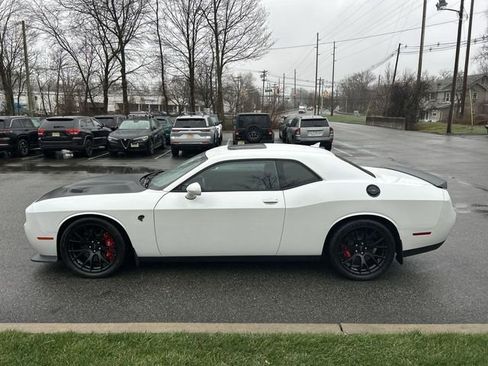 Used 2016 Dodge Challenger SRT Hellcat RWD image 5