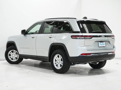 Certified 2025 Jeep Grand Cherokee Laredo w/ Luxury Tech Group I image 5