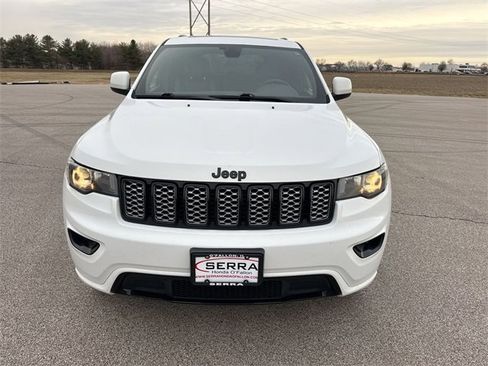 Used 2020 Jeep Grand Cherokee Altitude image 16