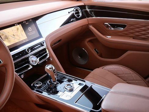 Used 2024 Bentley Flying Spur W12 image 15