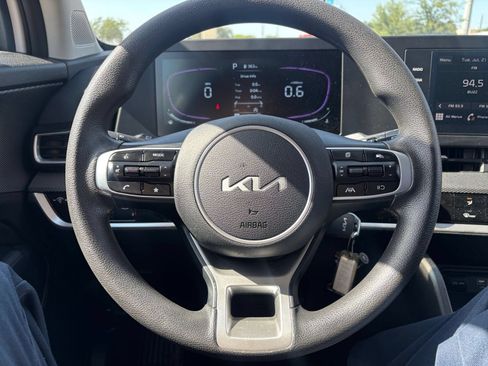 Used 2025 Kia Sportage LX FWD image 27
