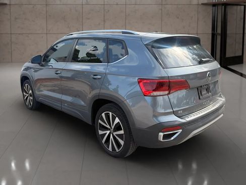 Used 2022 Volkswagen Taos SE FWD image 6