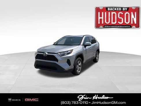Used 2022 Toyota RAV4 XLE w/ Convenience Package image 1