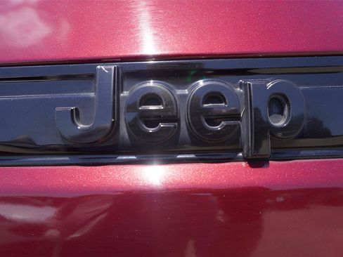 Used 2024 Jeep Grand Cherokee Altitude AWD/4WD image 30