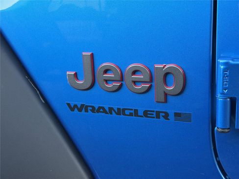 Used 2024 Jeep Wrangler Rubicon w/ Technology Group image 16