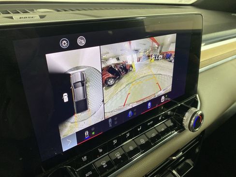 Used 2024 GMC Canyon Denali image 18