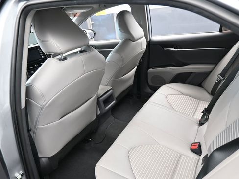 Used 2022 Toyota Camry SE image 34