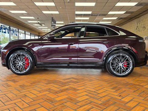 Used 2025 Porsche Macan Turbo Electric AWD/4WD image 6