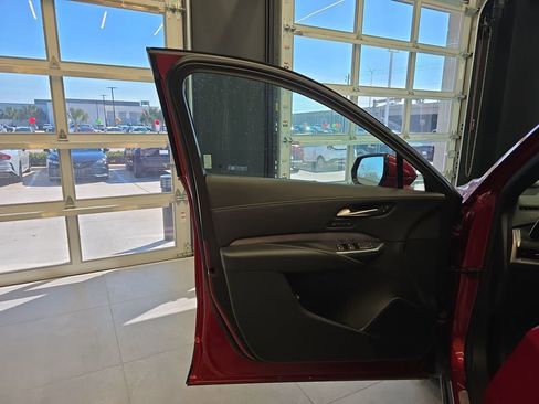 Used 2024 Cadillac XT4 Premium Luxury image 11