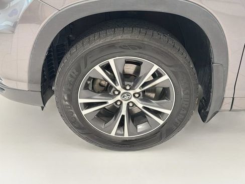 Used 2016 Toyota Highlander XLE AWD/4WD image 26