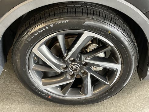 Used 2022 Toyota C-HR Limited FWD image 13