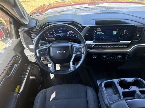 Used 2023 Chevrolet Silverado 1500 RST AWD/4WD image 18