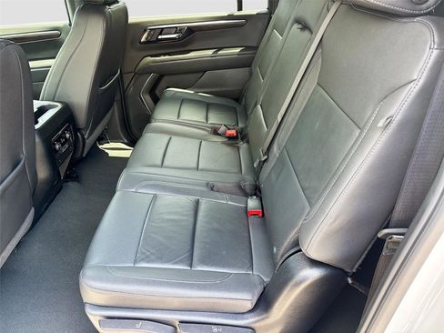 Used 2025 Chevrolet Suburban Z71 AWD/4WD image 25