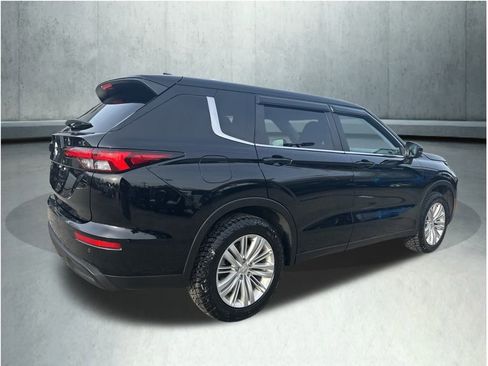 Used 2022 Mitsubishi Outlander ES image 9