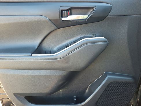 Certified 2022 Toyota Highlander XLE image 13