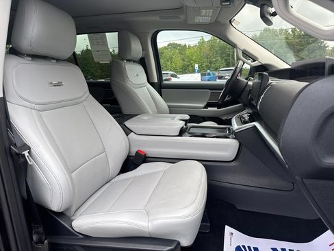 Used 2025 Ford Expedition Platinum w/ Driver's Package AWD/4WD image 14