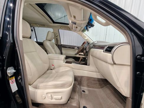 Used 2016 Lexus GX 460 Luxury w/ Preferred Accessory Package AWD/4WD image 27