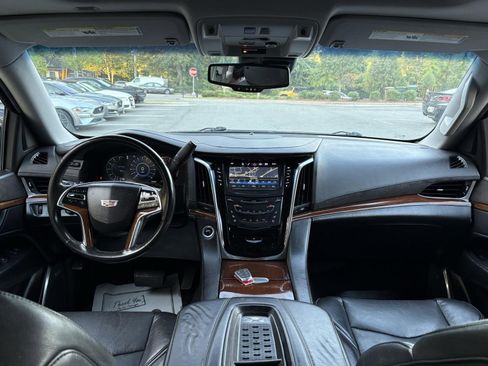 Used 2016 Cadillac Escalade ESV Luxury image 30