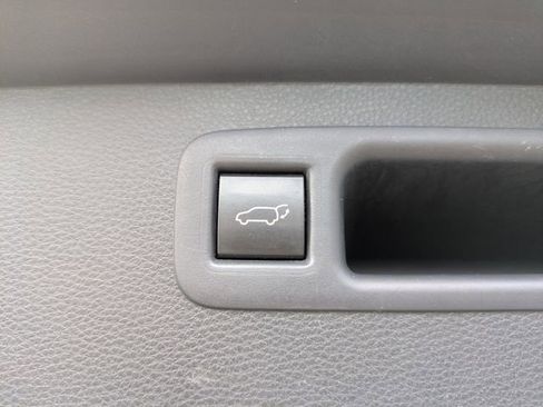Used 2023 Toyota Highlander XLE AWD/4WD image 14