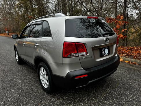 Used 2012 Kia Sorento LX w/ Convenience Pkg image 6