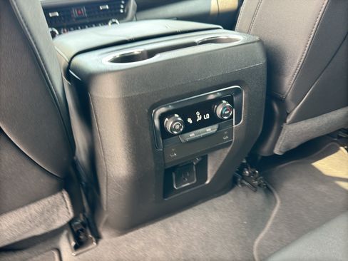 Used 2025 Chevrolet Tahoe Z71 AWD/4WD image 9