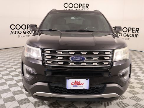 Used 2017 Ford Explorer XLT w/ Equipment Group 201A AWD/4WD image 9