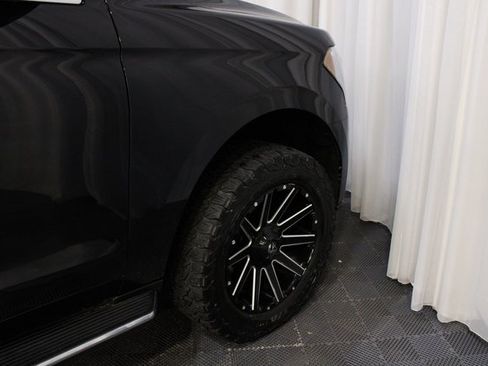 Used 2021 Ford Expedition XLT image 34