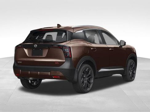Used 2026 Nissan Kicks SR FWD image 2